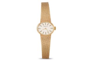 A 9CT GOLD TISSOT LADY'S WRISTWATCH, 9ct gold assay mark for Dublin 1980 to reverse, oval dial 20 mm