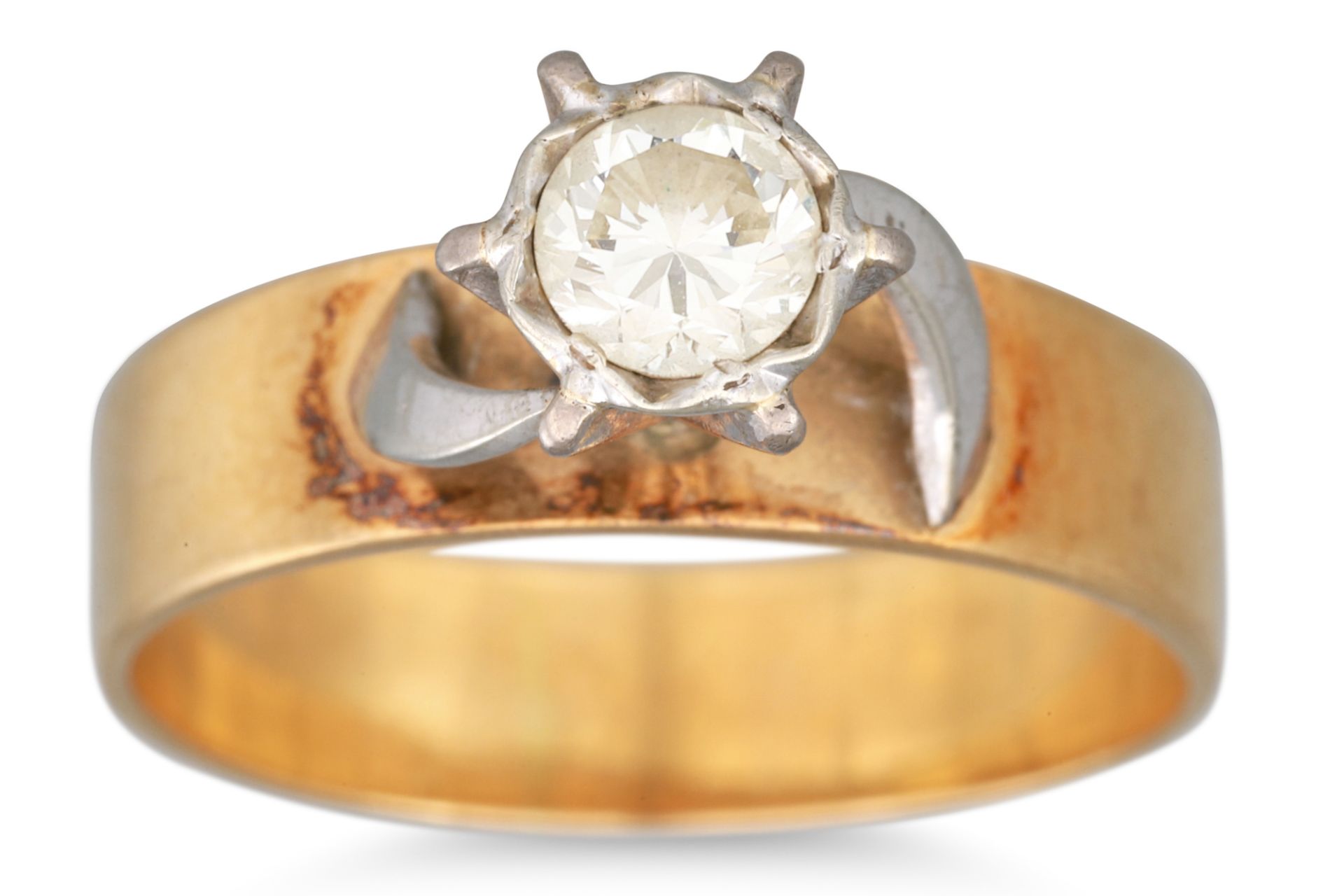 A DIAMOND SOLITAIRE RING, the high set round brilliant cut diamond mounted in 18ct gold, wideband,