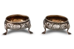 AN ATTRACTIVE PAIR OF VICTORIAN SILVER GILDED SALT CELLARS, London 1862, by Robert Harper, 90 g.