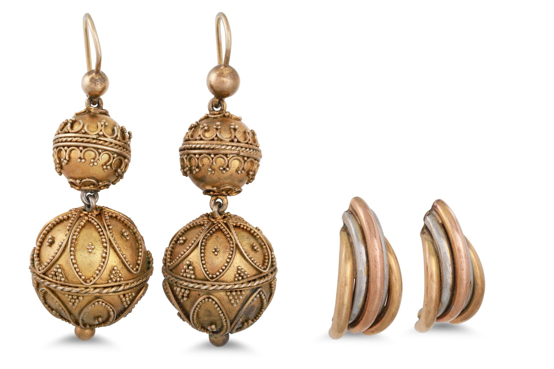 A PAIR OF THREE COLOUR GOLD EARRINGS, together with a pair of vintage yellow gold drop earrings
