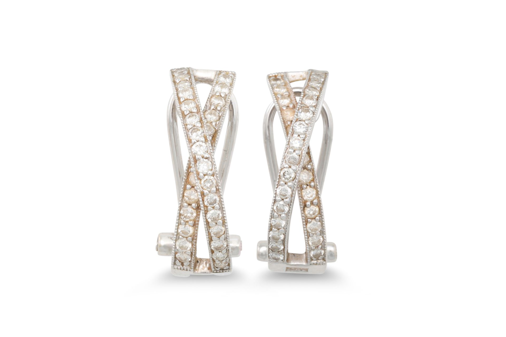 A PAIR OF DIAMOND SET EARRINGS, modern cross over design, mounted in 18ct white gold