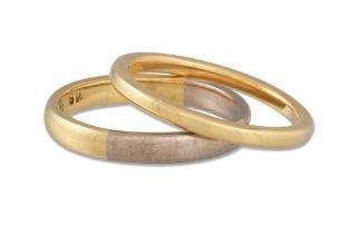 TWO 18CT YELLOW GOLD BAND RINGS, 7.1 g.