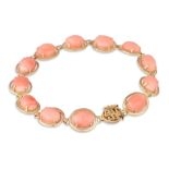 A CABOCHON STONE BRACELET, mounted in 14ct yellow gold