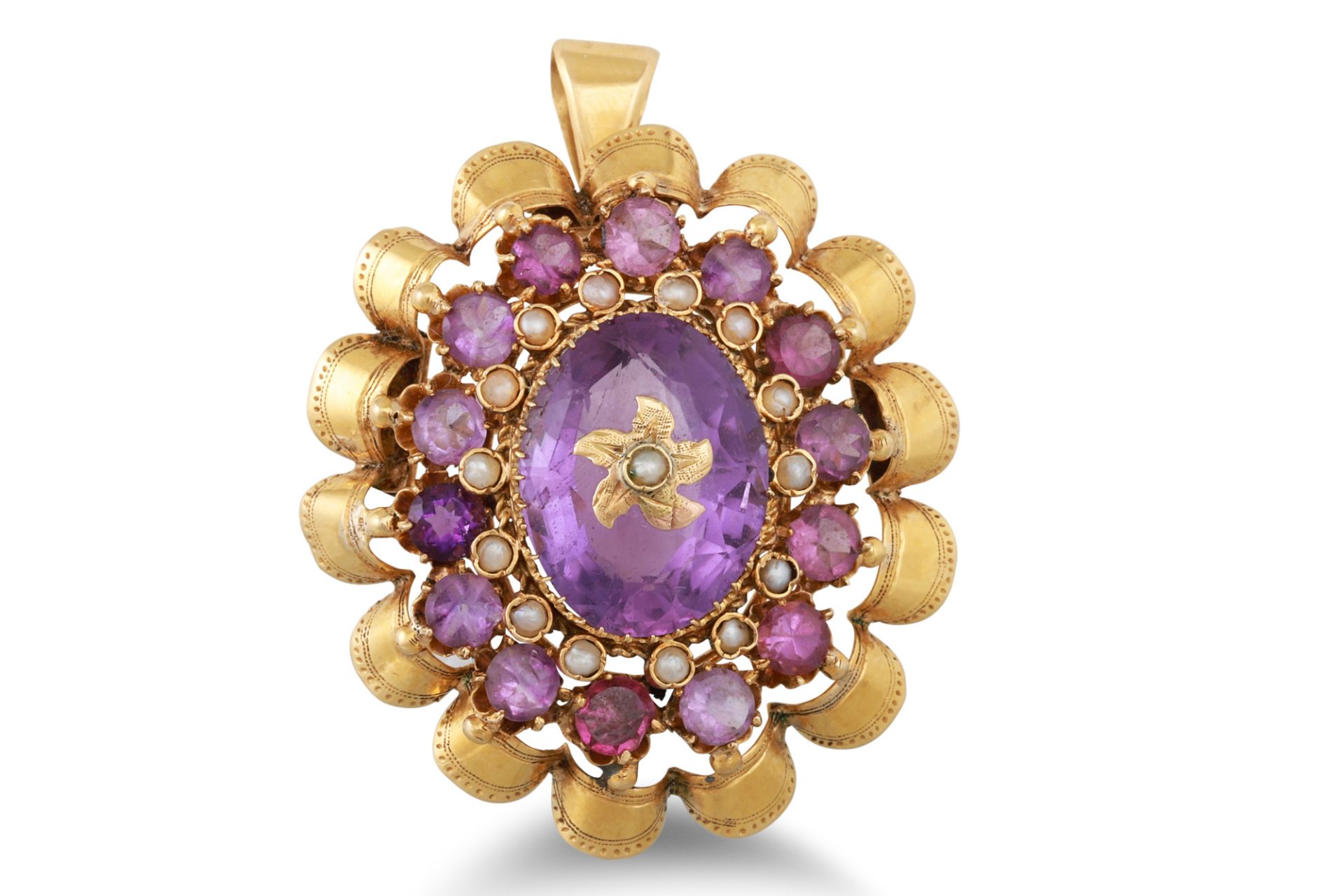 AN ANTIQUE AMETHYST AND PEARL BROOCH, the central amethyst to a pearl and amethyst surround, to a