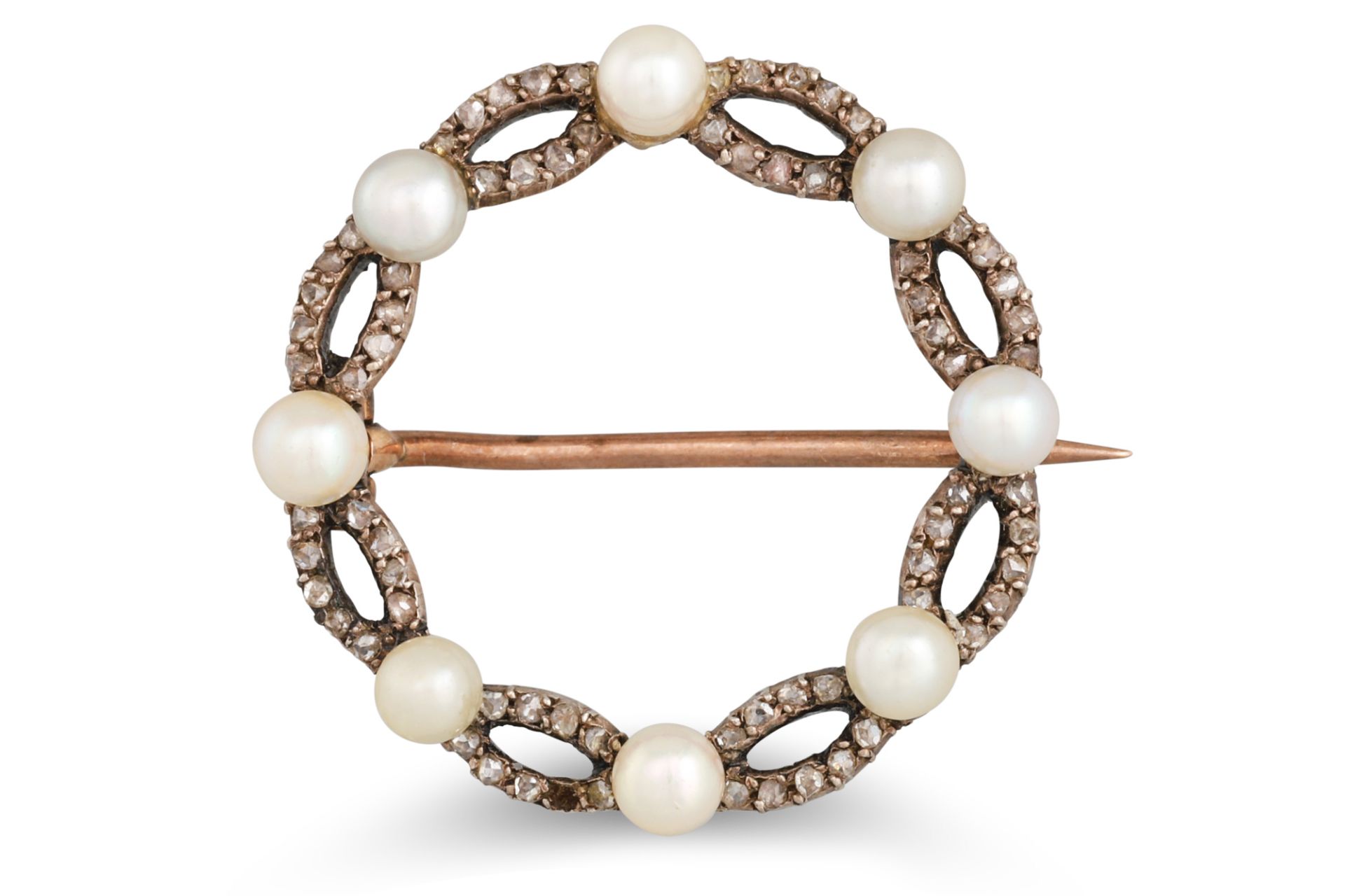 AN EDWARDIAN CIRCULAR CULTURED PEARL AND DIAMOND SET BROOCH, the old cut diamonds mounted in gold