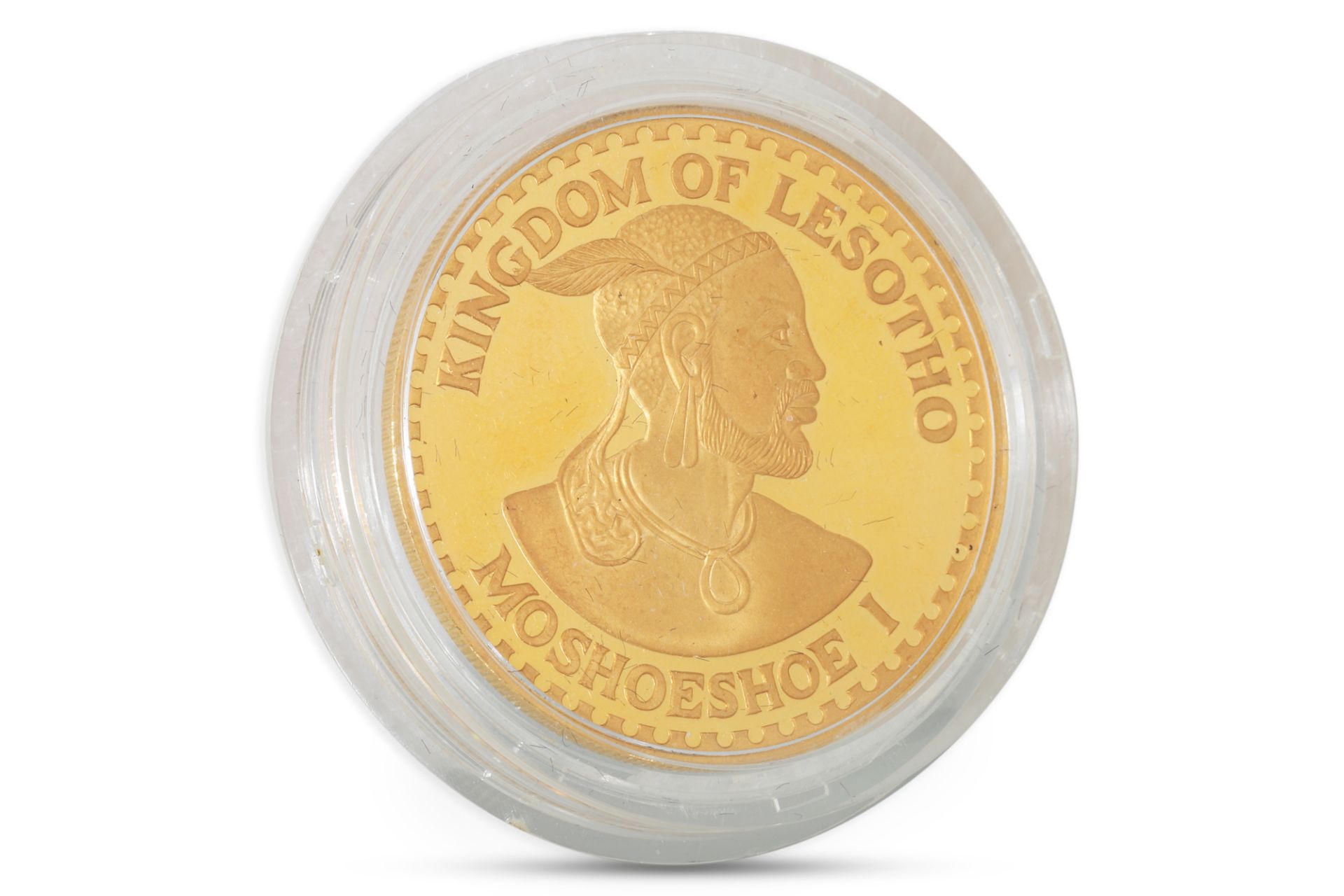 A 1980 LESOTHO ONE TROY OZ GOLD COIN, of 500 Maloti, fine gold proof with COA, cased - Bild 2 aus 2
