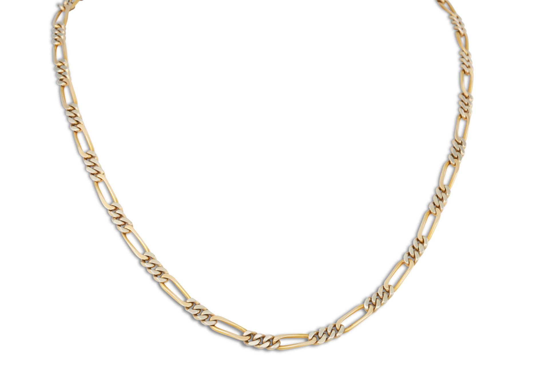 AN 18CT GOLD FLAT CURB LINK NECK CHAIN, 18.16 g.