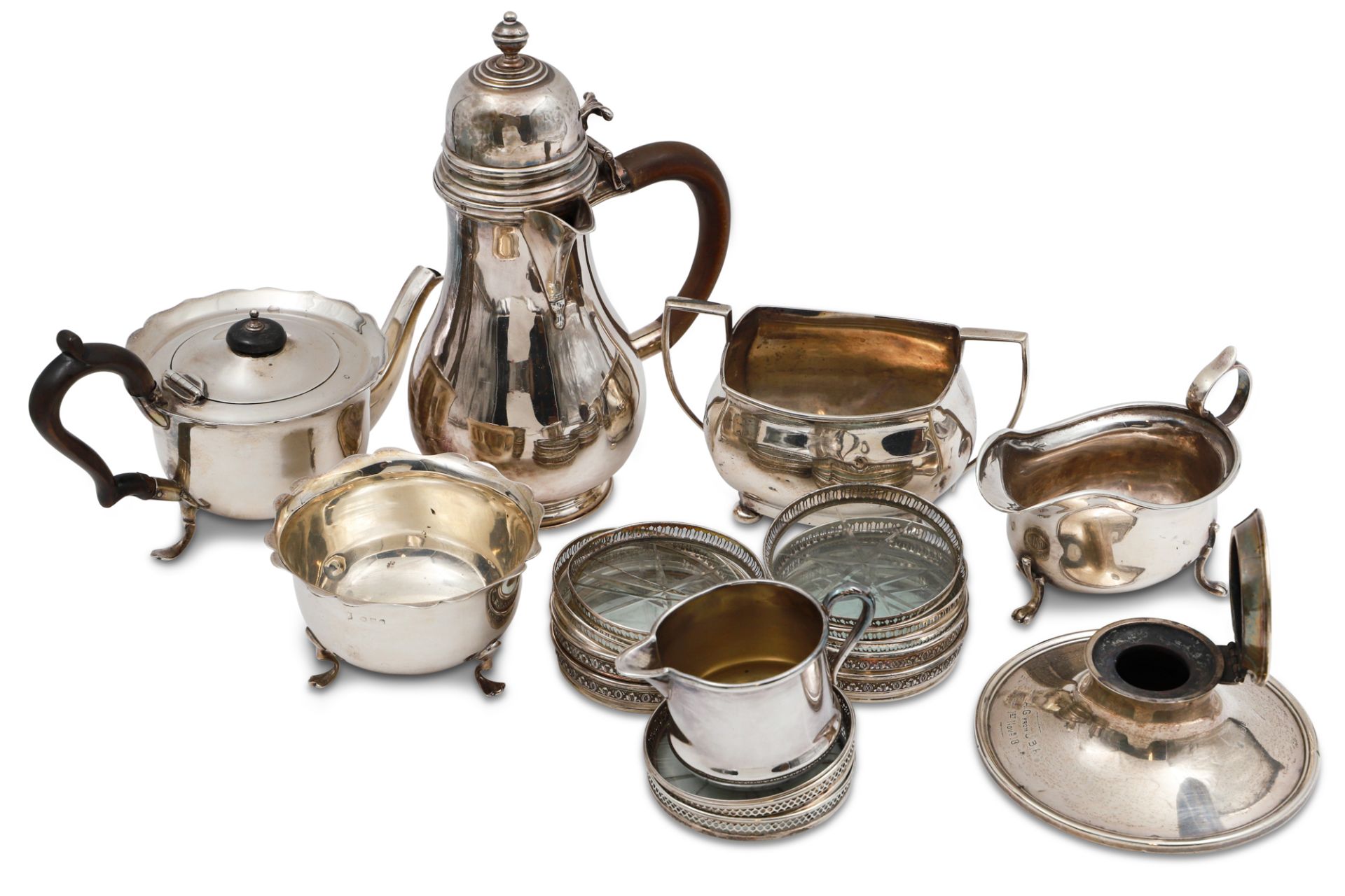 A LARGE COLLECTION OF VINTAGE SILVER PLATED WARE, to include a pair of entrée dishes, oval tray, - Bild 2 aus 3