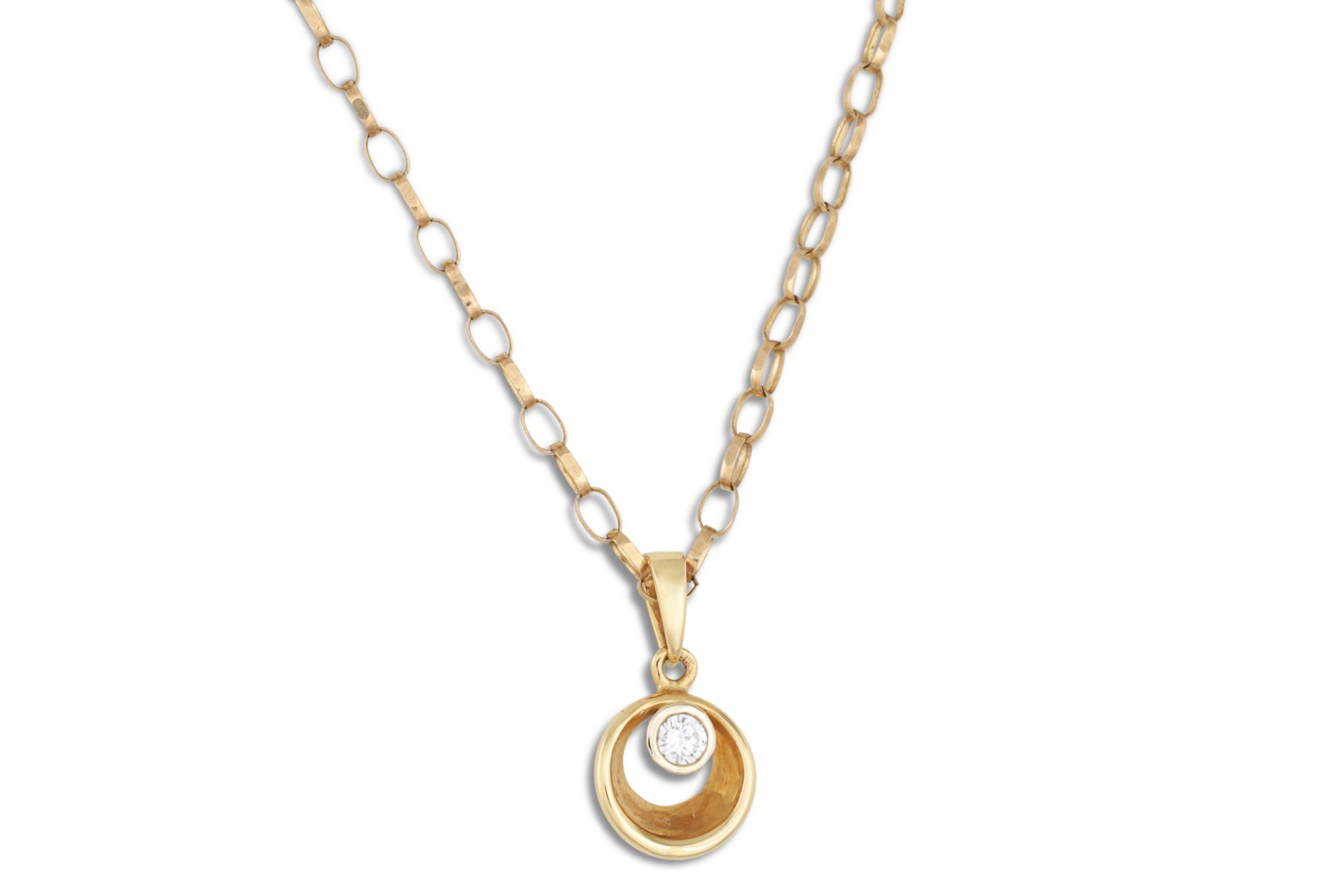 A DIAMOND SET PENDANT, mounted in 18ct yellow gold, to a 9ct gold neck chain, gross weight 3.8 g.