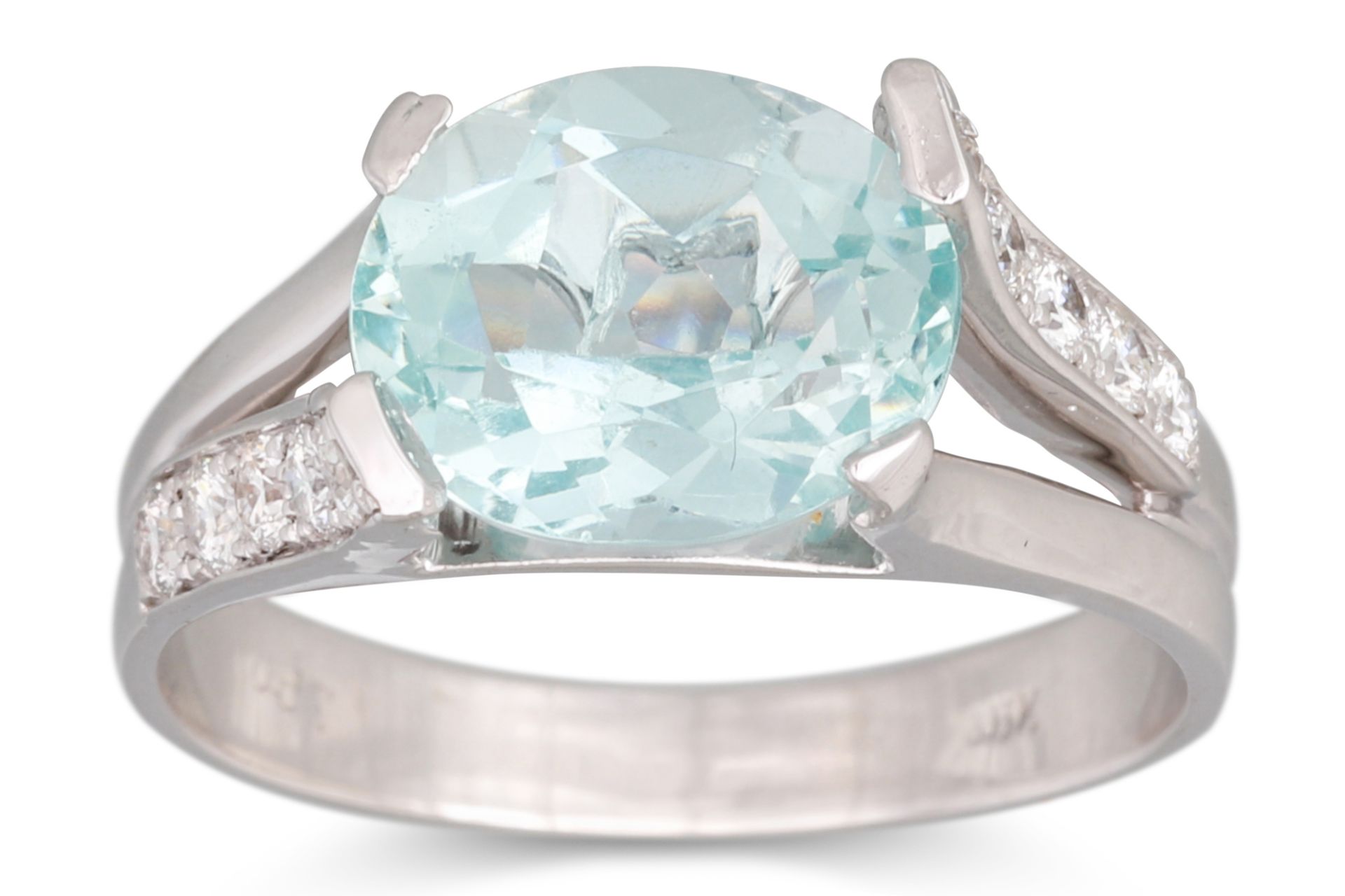 AN AQUAMARINE AND DIAMOND RING, the oval aquamarine to diamond shoulders, mounted in 18ct white