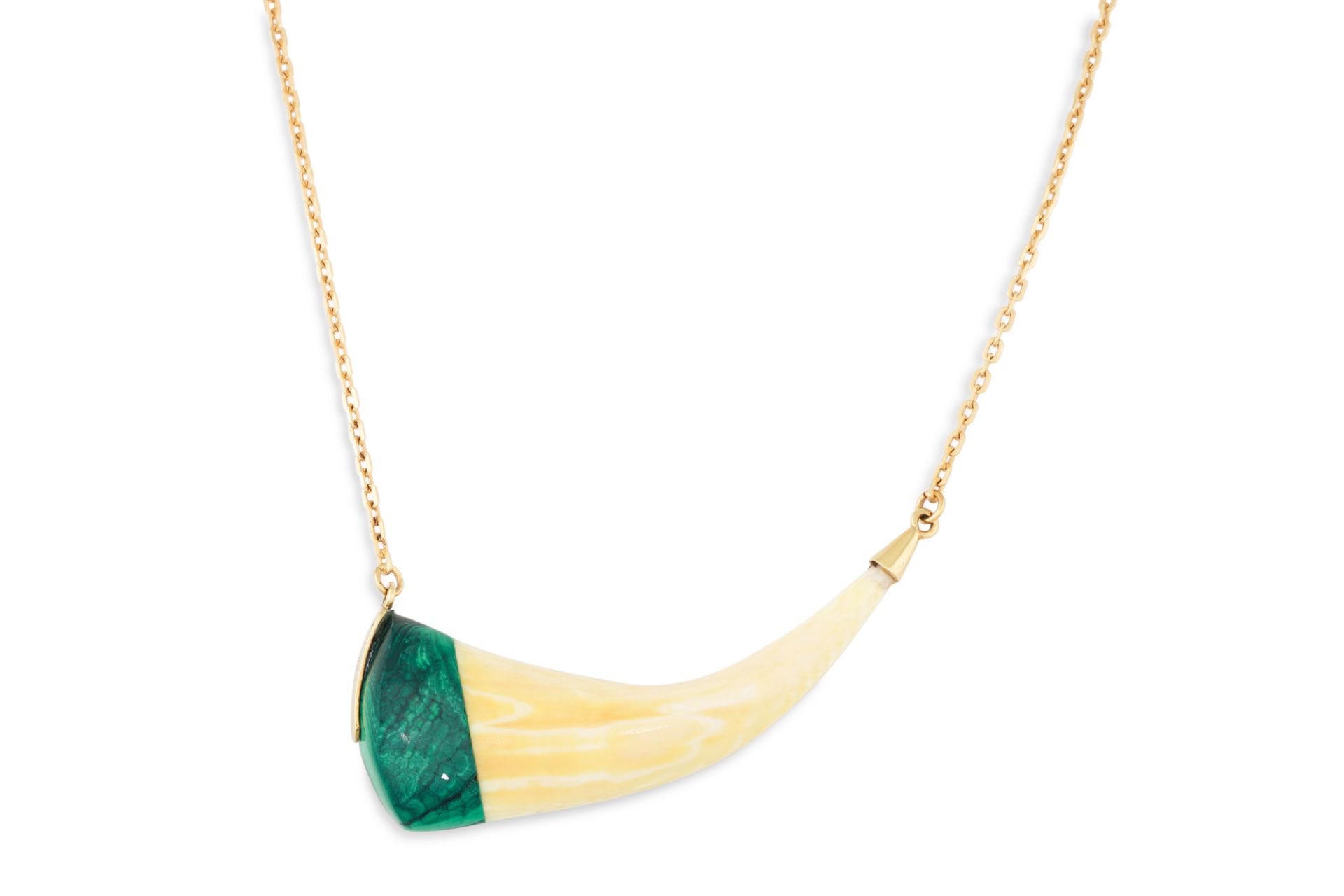 A MALACHITE SET PENDANT, mounted in 18ct gold, on a chain, 3.5 g.