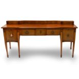 A FINE QUALITY EDWARDIAN GEORGIAN REVIVAL INLAID FADED MAHOGANY SIDEBOARD, fitted raised back over a