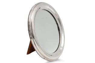 AN EDWARDIAN SILVER CIRCULAR PHOTO MIRROR FRAME, the large mounted border with hallmark Birmingham