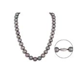 A SET OF BLACK TAHAITIAN PEARLS, to an 18ct white gold clasp