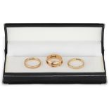 A 9CT GOLD BUCKLE RING, together with two band rings, 9.9 g. Size: M x 2, N