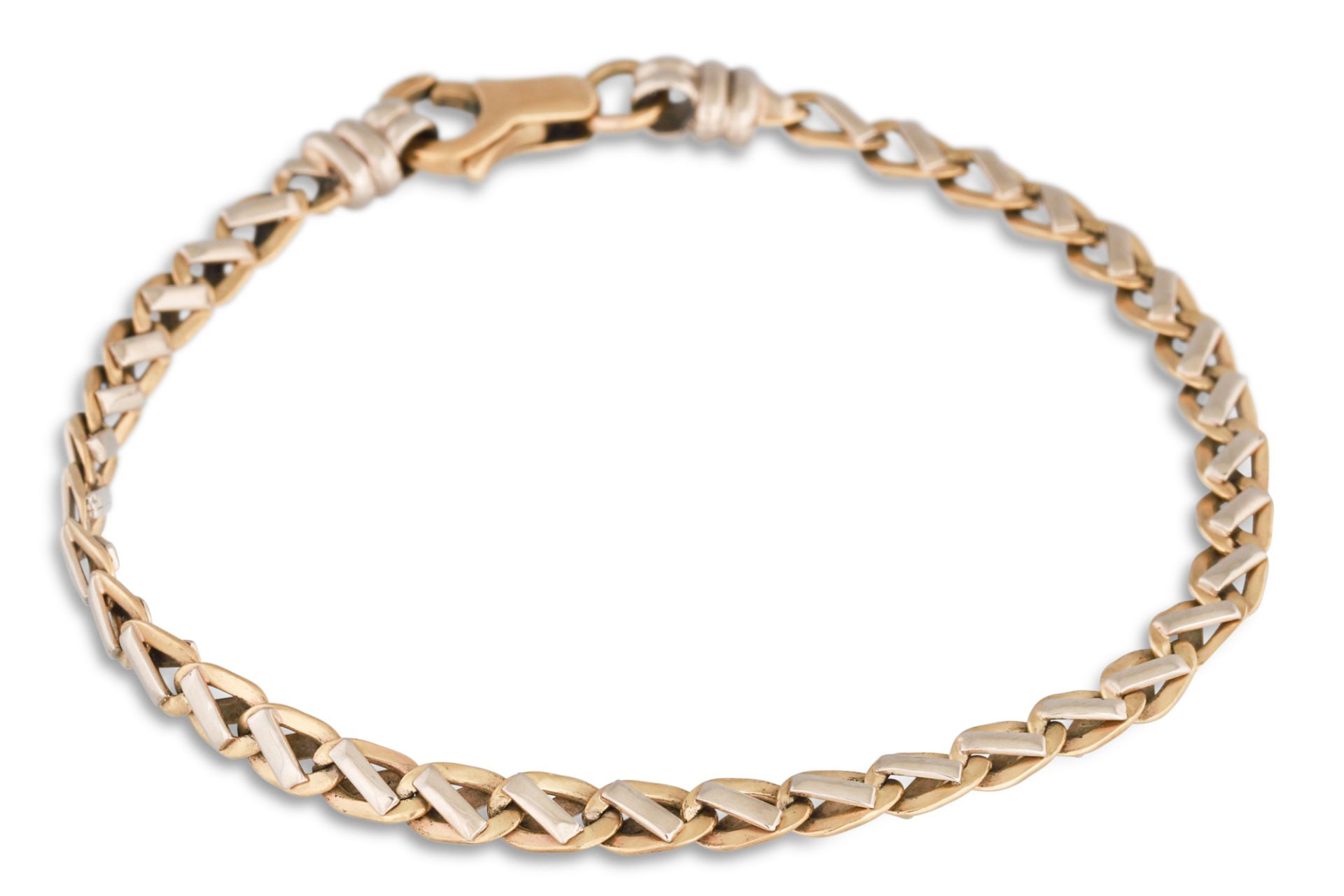 A TWO COLOUR 9CT GOLD BRACELET, 9.8 g.