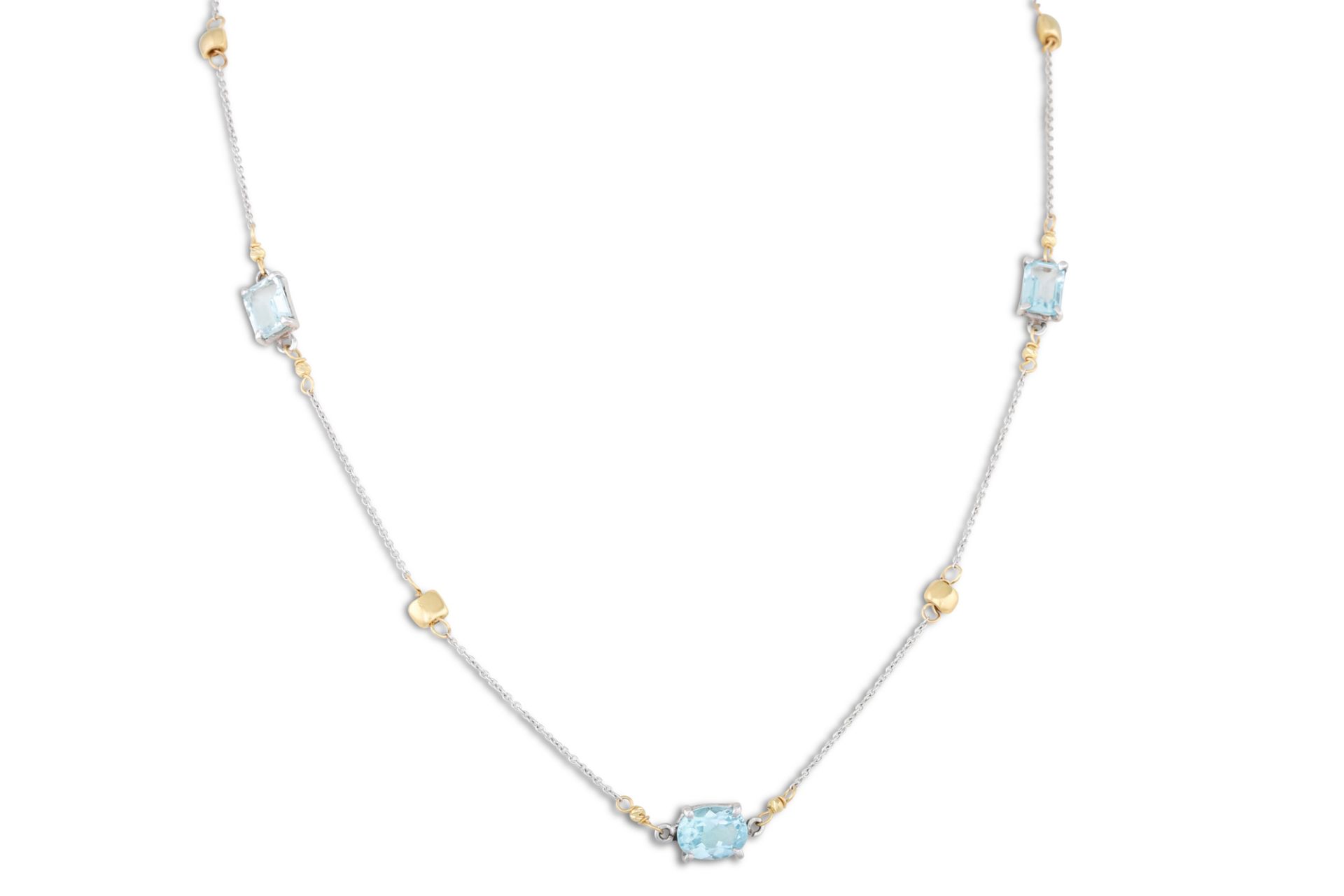 AN AQUAMARINE NECKLACE, set with an oval and two rectangular stones, linked by fine gold chain