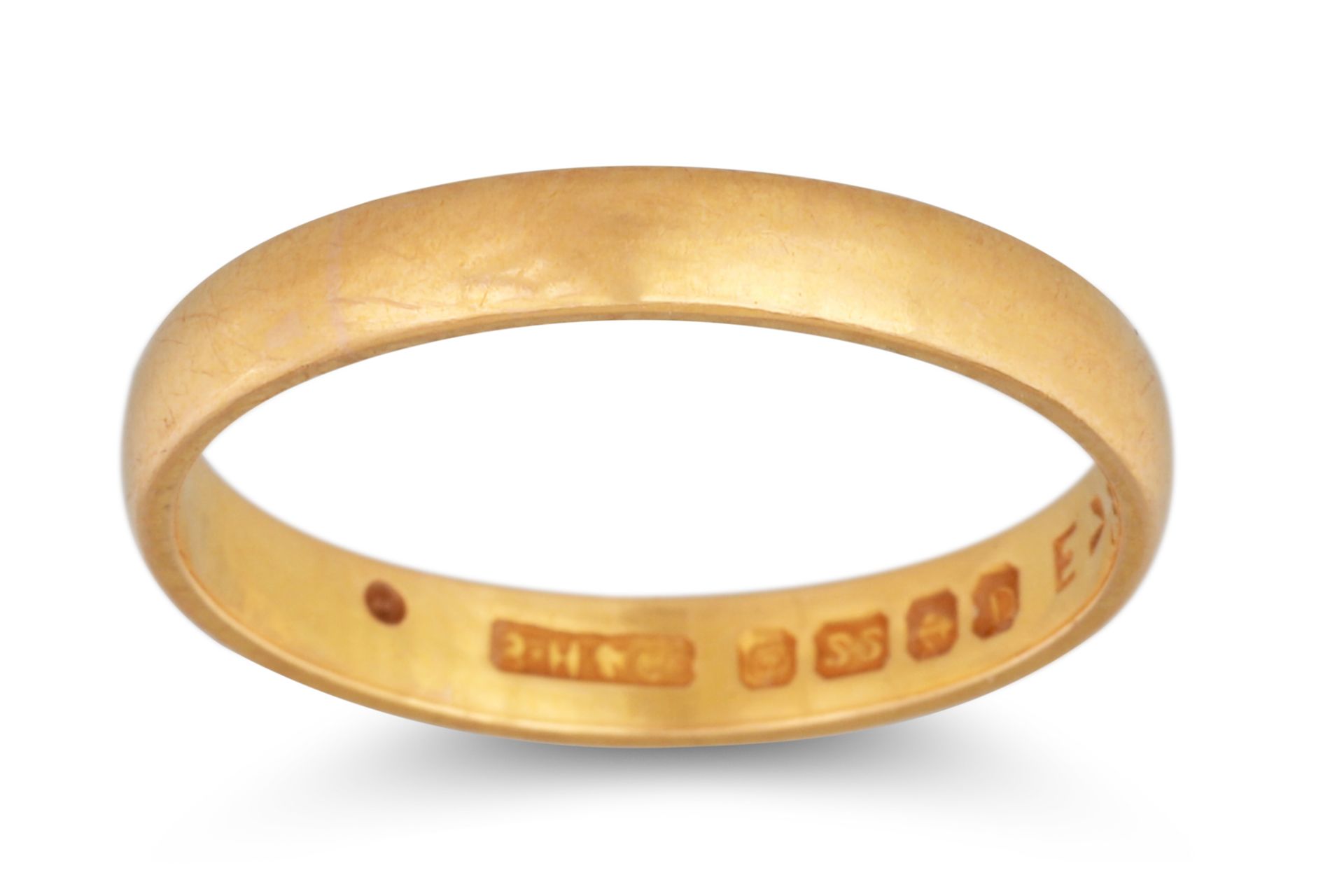 A 22CT GOLD BAND RING, 3.1 g. size O