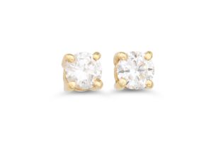 A PAIR OF DIAMOND STUD EARRINGS, mounted in yellow gold, one hallmarked 18ct. Estimated: weight of