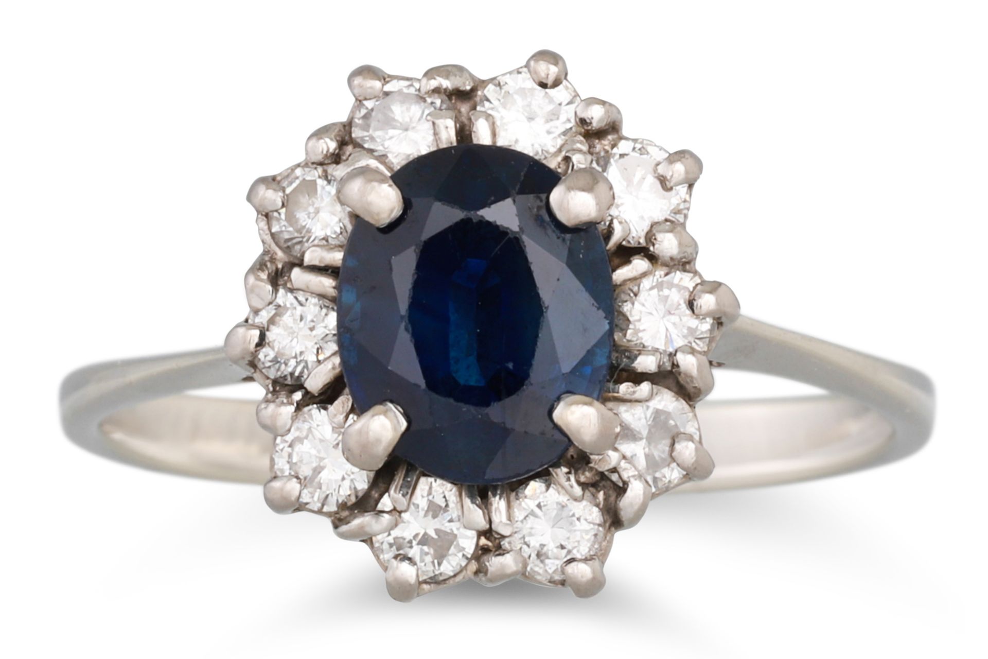 A SAPPHIRE AND DIAMOND CLUSTER DRESS RING, mounted in 18ct white gold, size M - N