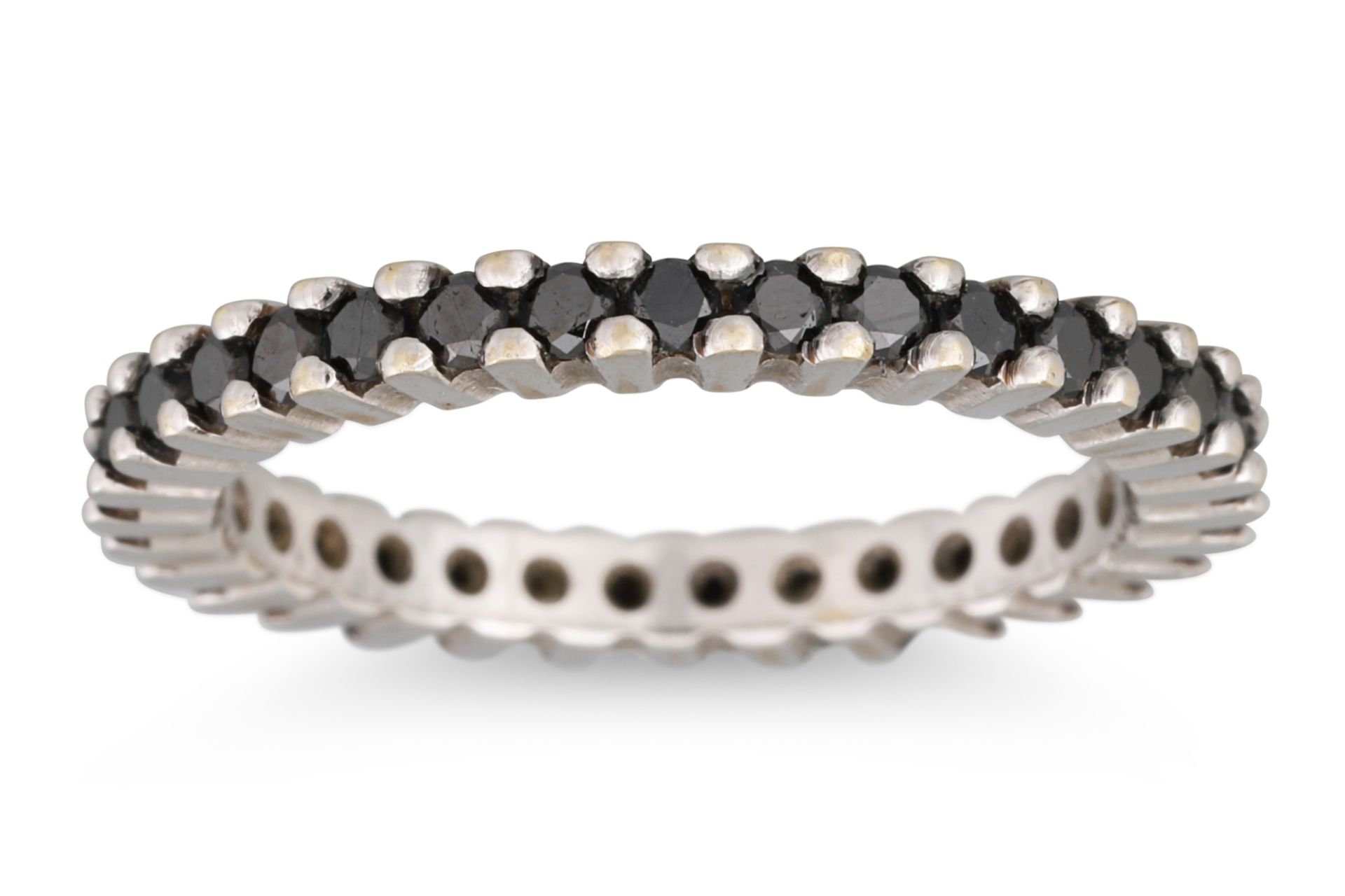 AN ETERNITY RING, black stone set, mounted in 18ct white gold, size J
