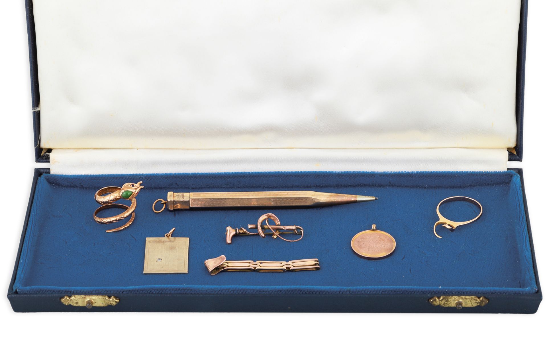 A COLLECTION OF GOLD ITEMS, to include a propelling pencil, a snake ring, pendant with diamond, gold