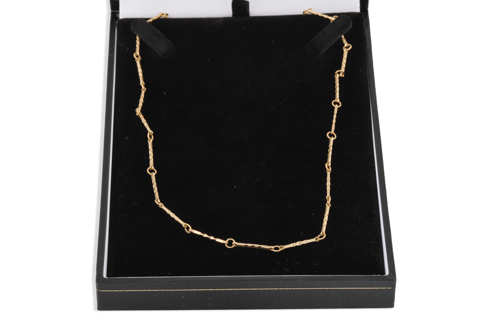 A 9CT GOLD FANCY LINK NECK CHAIN, with rope and bar, 5.3 g.