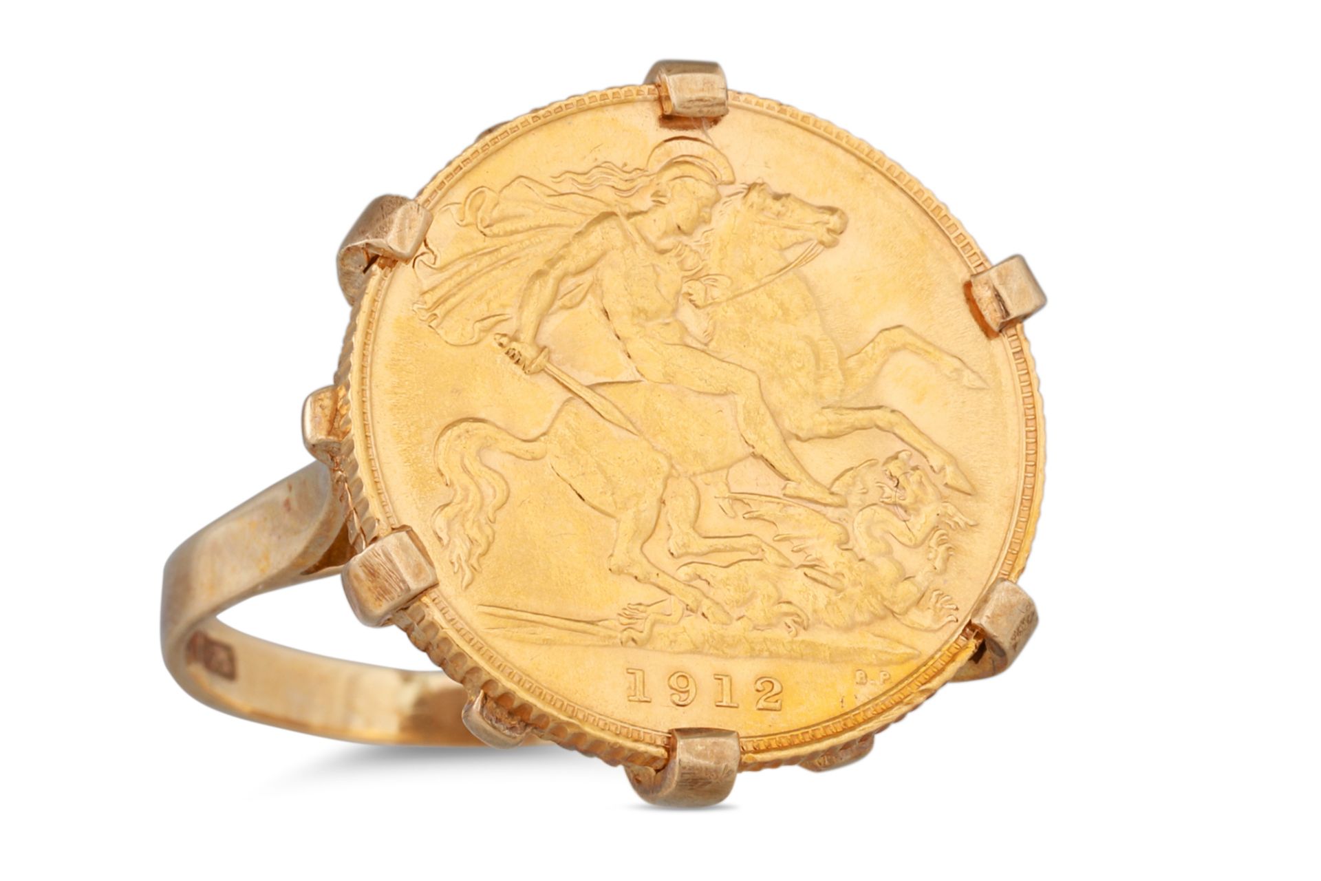A GEORGE V HALF GOLD SOVEREIGN 1912, English coin, mounted in a ring, 8.9 g. SIze: N - O