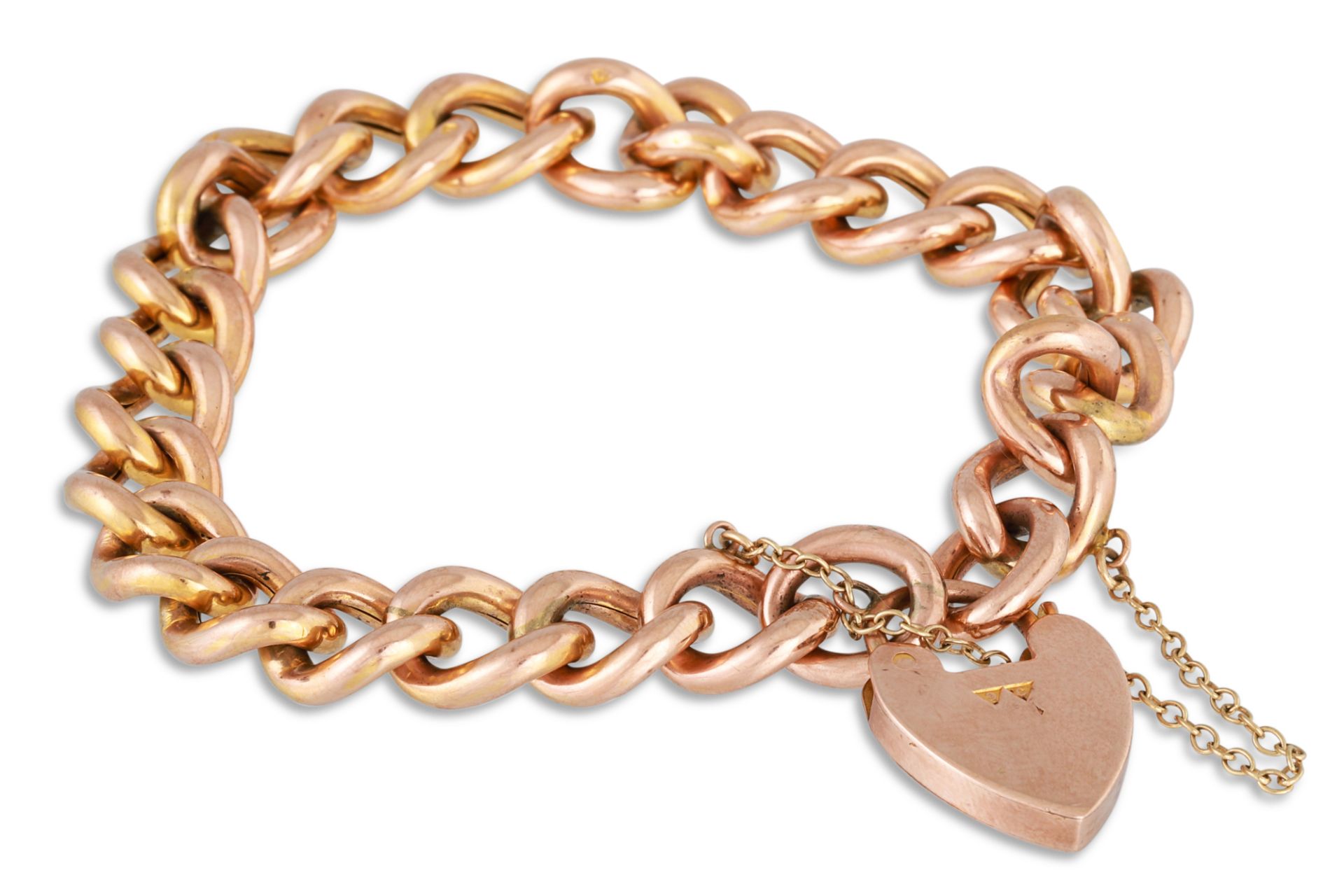 AN ANTIQUE 9CT GOLD CURB BRACELET, with padlock, 16.7 g.