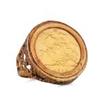 A VICTORIAN FULL GOLD SOVEREIGN 1898, mounted in a ring, 9.7 g. Size: N - O