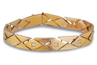 A DIAMOND SET BRACELET, lozenge shaped links, set with three round brilliant cut diamonds, mounted