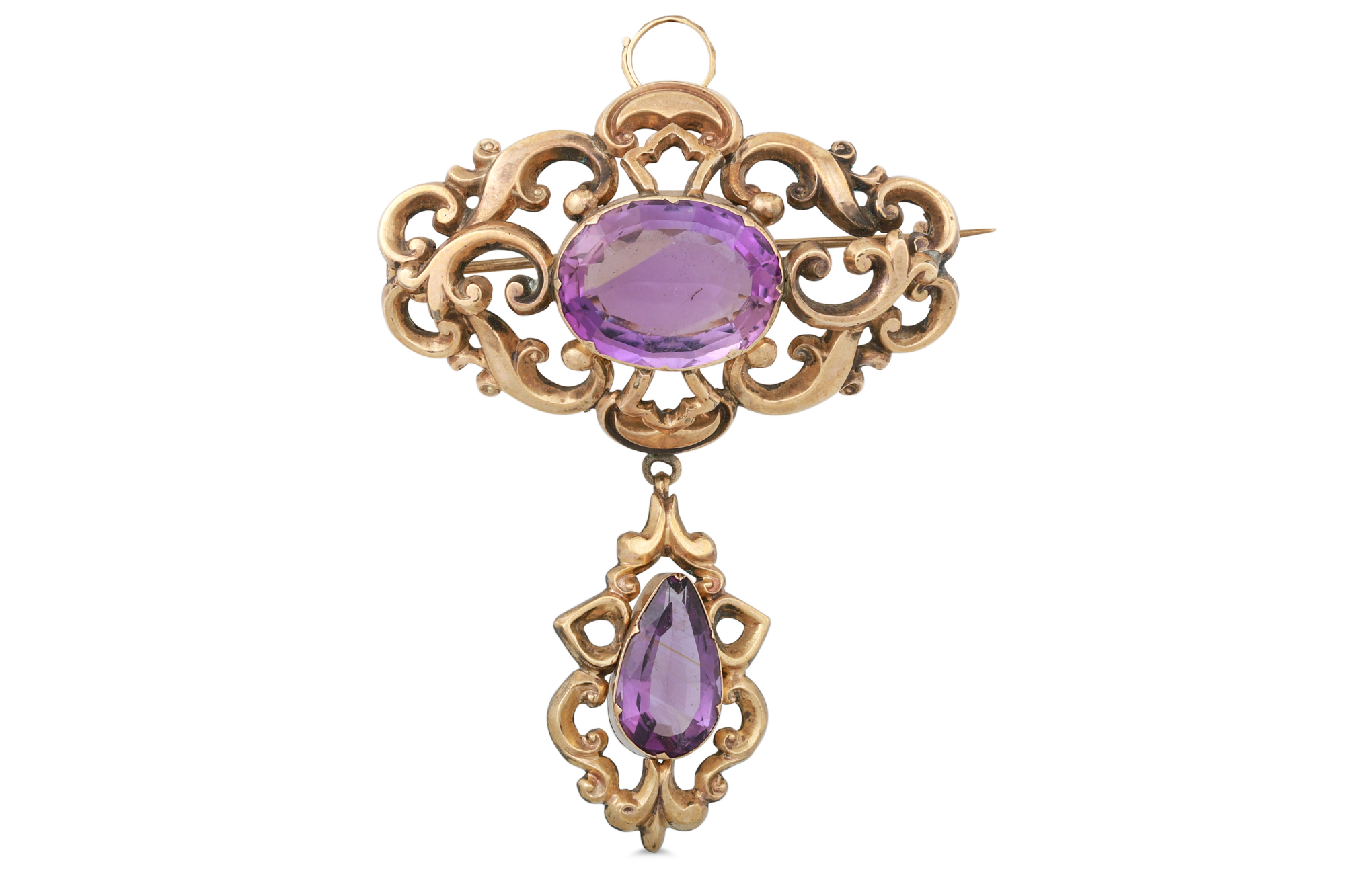 A LATE 19TH CENTURY ANTIQUE AMETHYST ROCCOCO STYLE BROOCH, comprising amethyst set plaque suspending