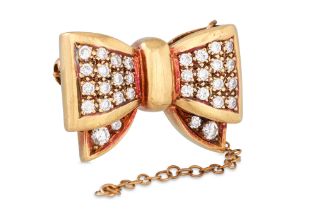 A DIAMOND SET BOW BROOCH, mounted in 18ct yellow gold. Estimated: weight of diamonds: 0.75 ct. 6.6