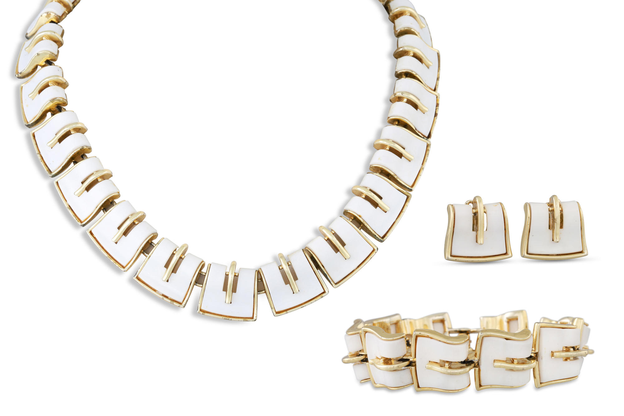 A VINTAGE LISNER LUCITE PARURE SET, shaped links set with white lucite, to include neck piece,