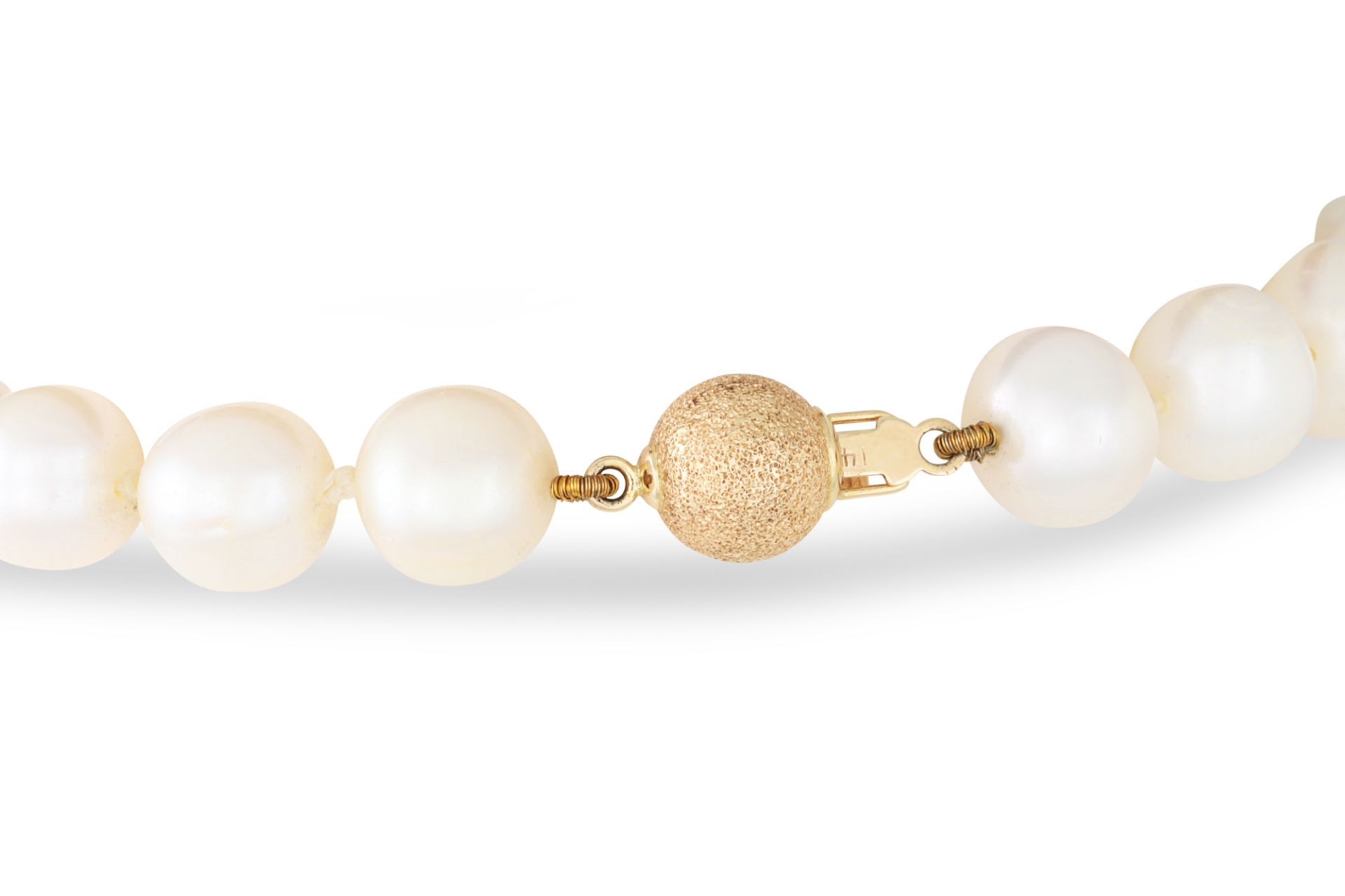 A SET OF CULTURED PEARLS, to a 14ct gold clasp with brushed finish, together with a pair of matching - Image 2 of 3