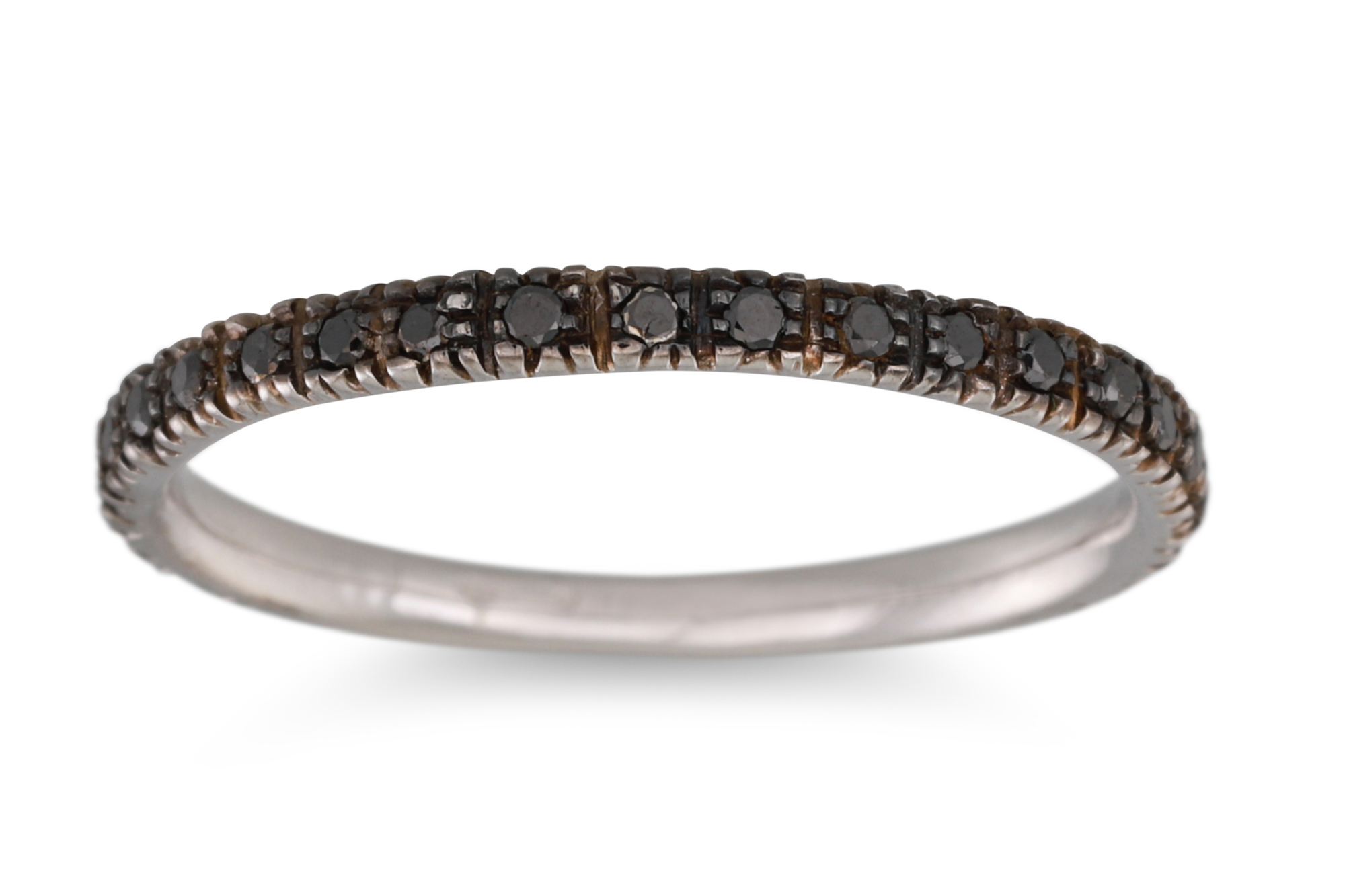 A BLACK DIAMOND SET ETERNITY RING, mounted in 18ct white gold, size L - M