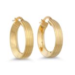 A PAIR OF 18CT GOLD HOOP EARRINGS, 2.9 g.