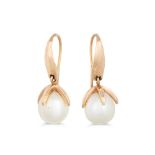 A PAIR OF CULTURED PEARL DROP EARRINGS,18ct yellow gold fittings, 7.2 g.