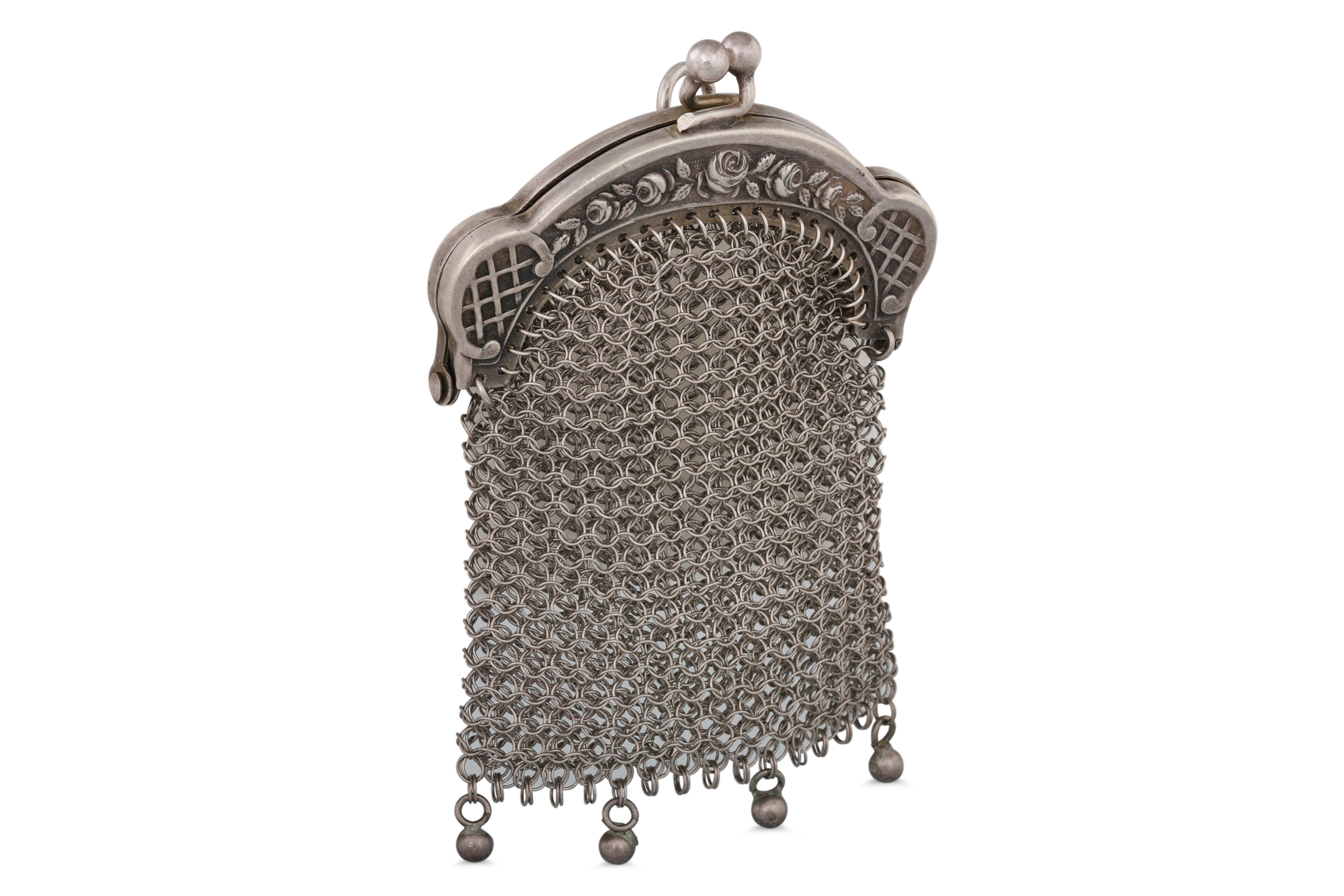 AN ANTIQUE SILVER MESH PURSE