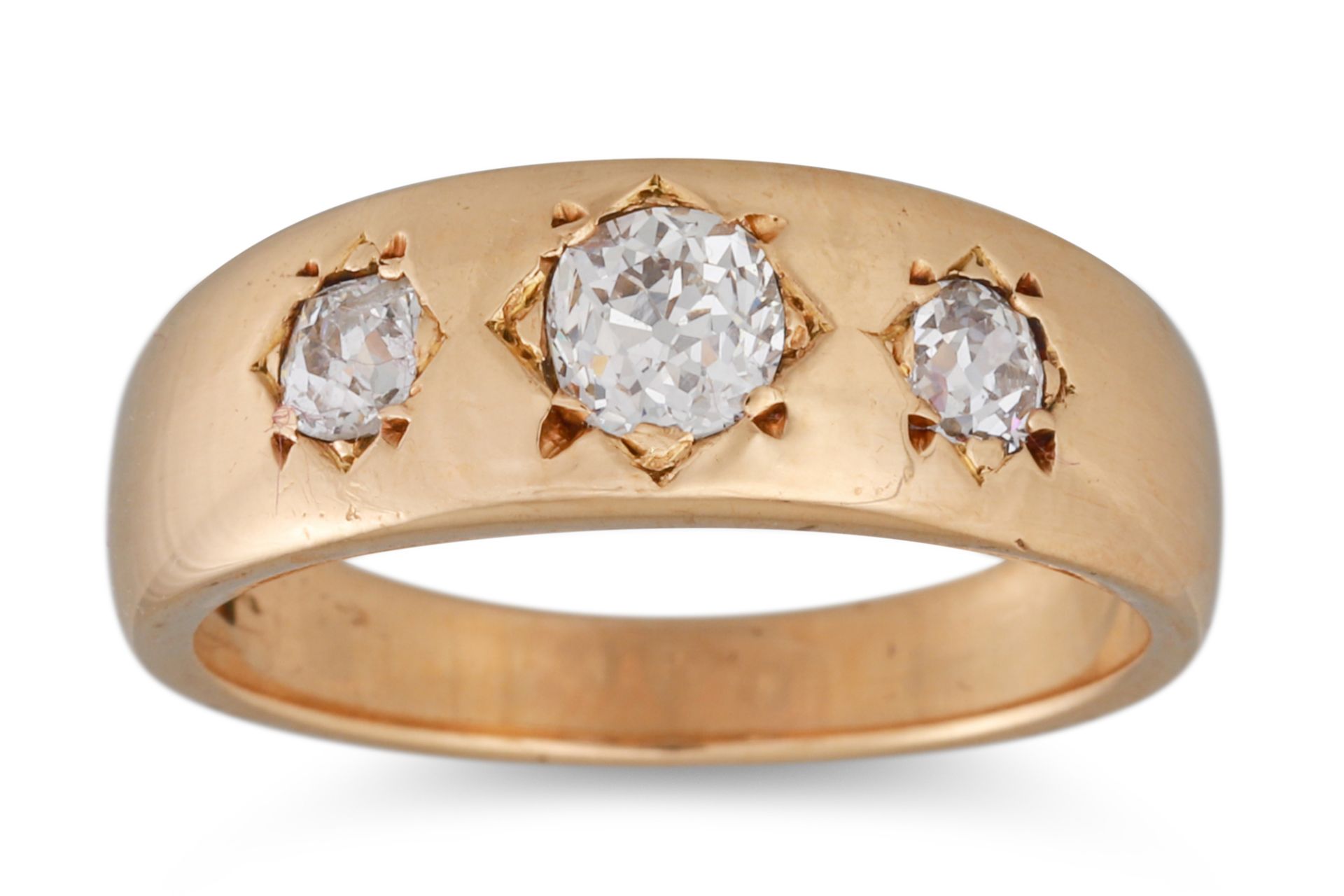 AN ANTIQUE VICTORIAN DIAMOND SET RING, the old cut diamonds inset in 18ct yellow gold, by Edmond