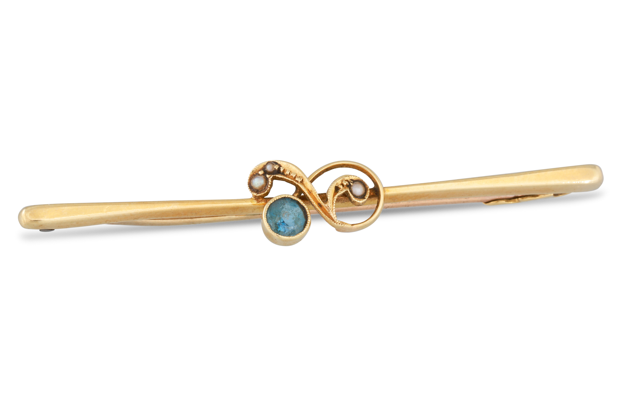 A VINTAGE AQUAMARINE AND SEED PEARL BAR BROOCH, mounted in 15ct yellow gold, 1.8 g. together with - Image 2 of 3