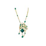 A GREEN CHALCEDONY NECKLACE, the various cut chalcedony stones to a laced beaded