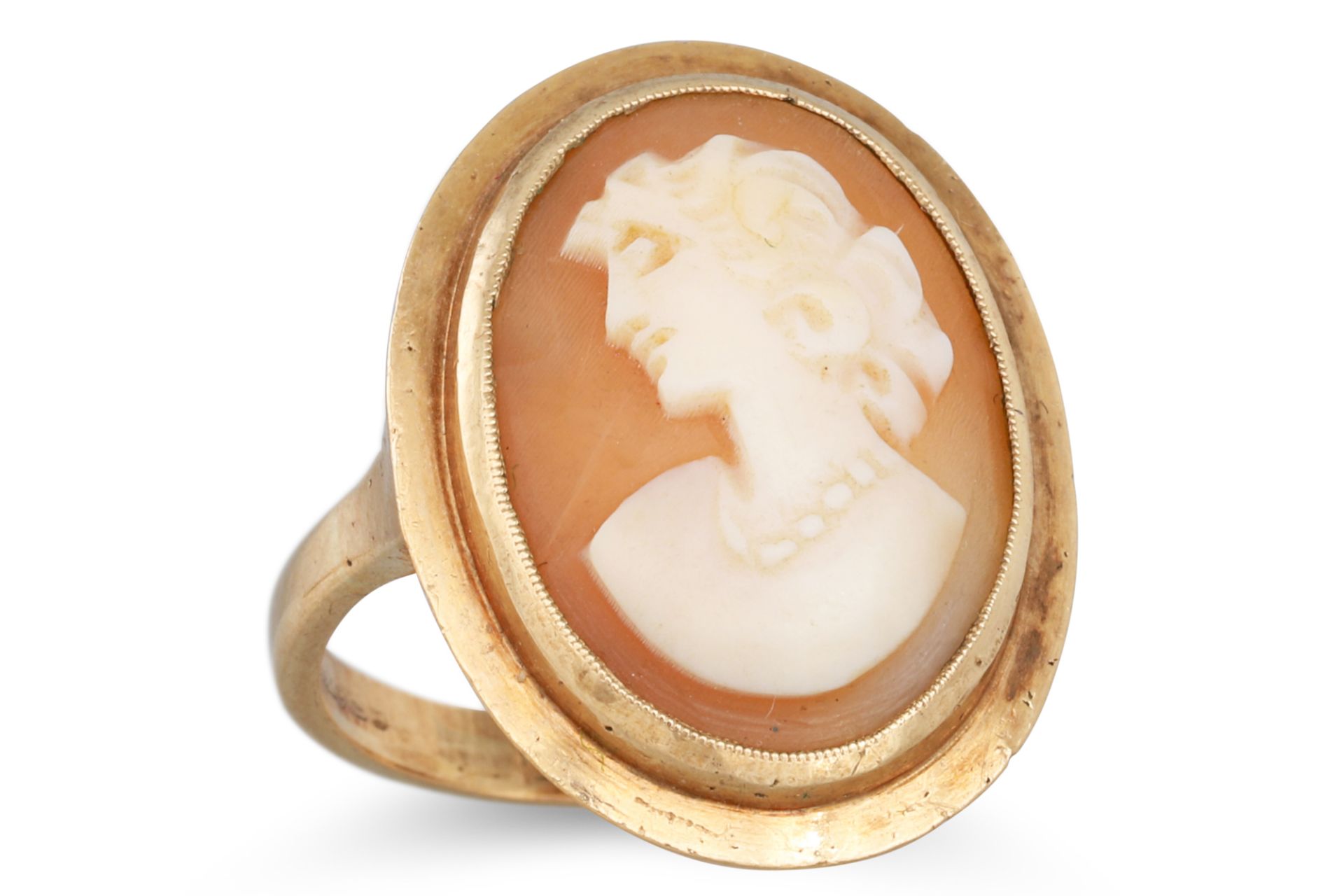 A 9CT GOLD CAMEO RING, together with an opal ring in 9ct gold. Size: K-L and N - Bild 2 aus 3