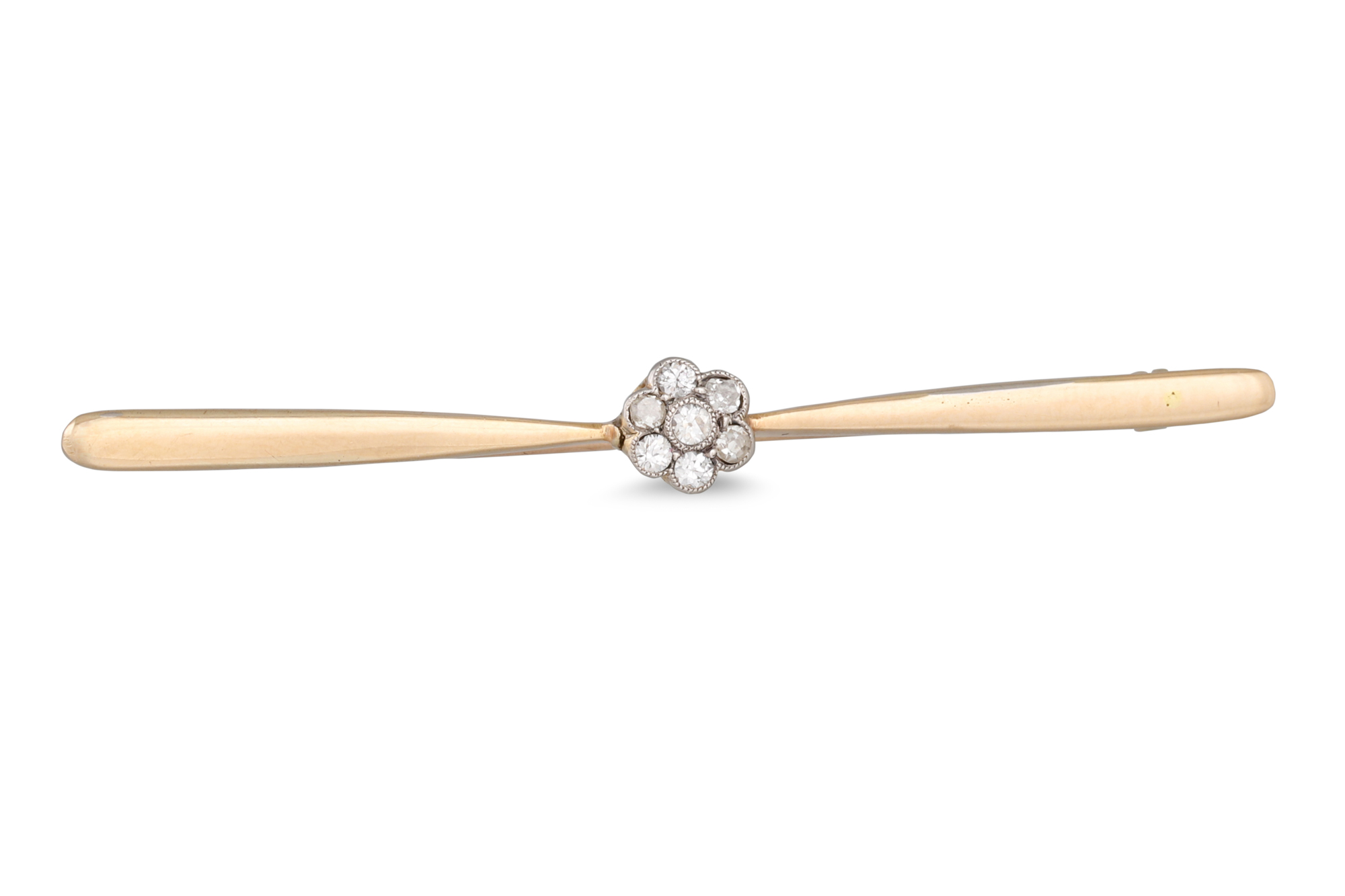 A DIAMOND BAR BROOCH, set with a diamond cluster, mounted in yellow gold