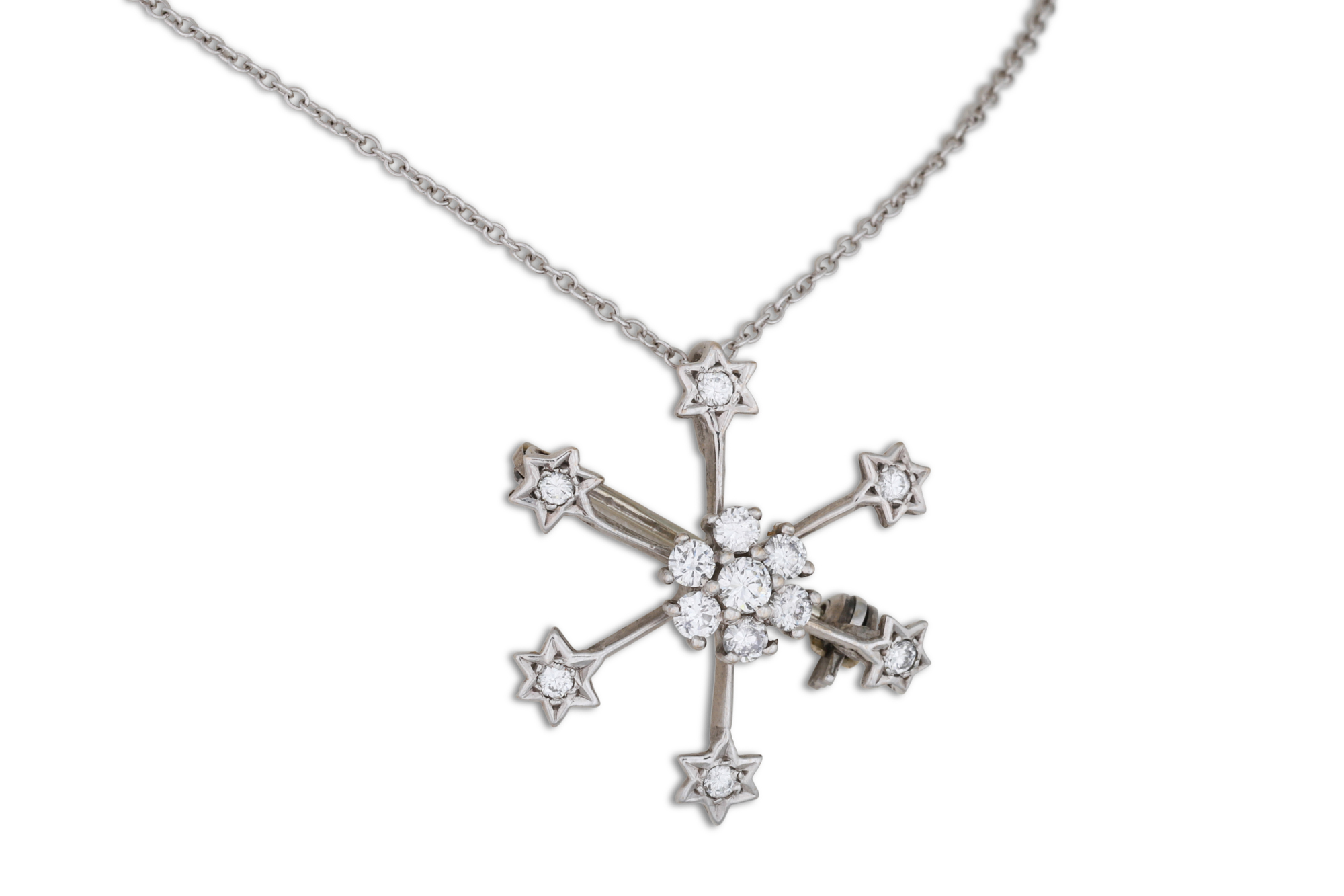 A DIAMOND SNOWFLAKE PENDANT/BROOCH, on a chain, mounted in 18ct white gold. Estimated: weight of