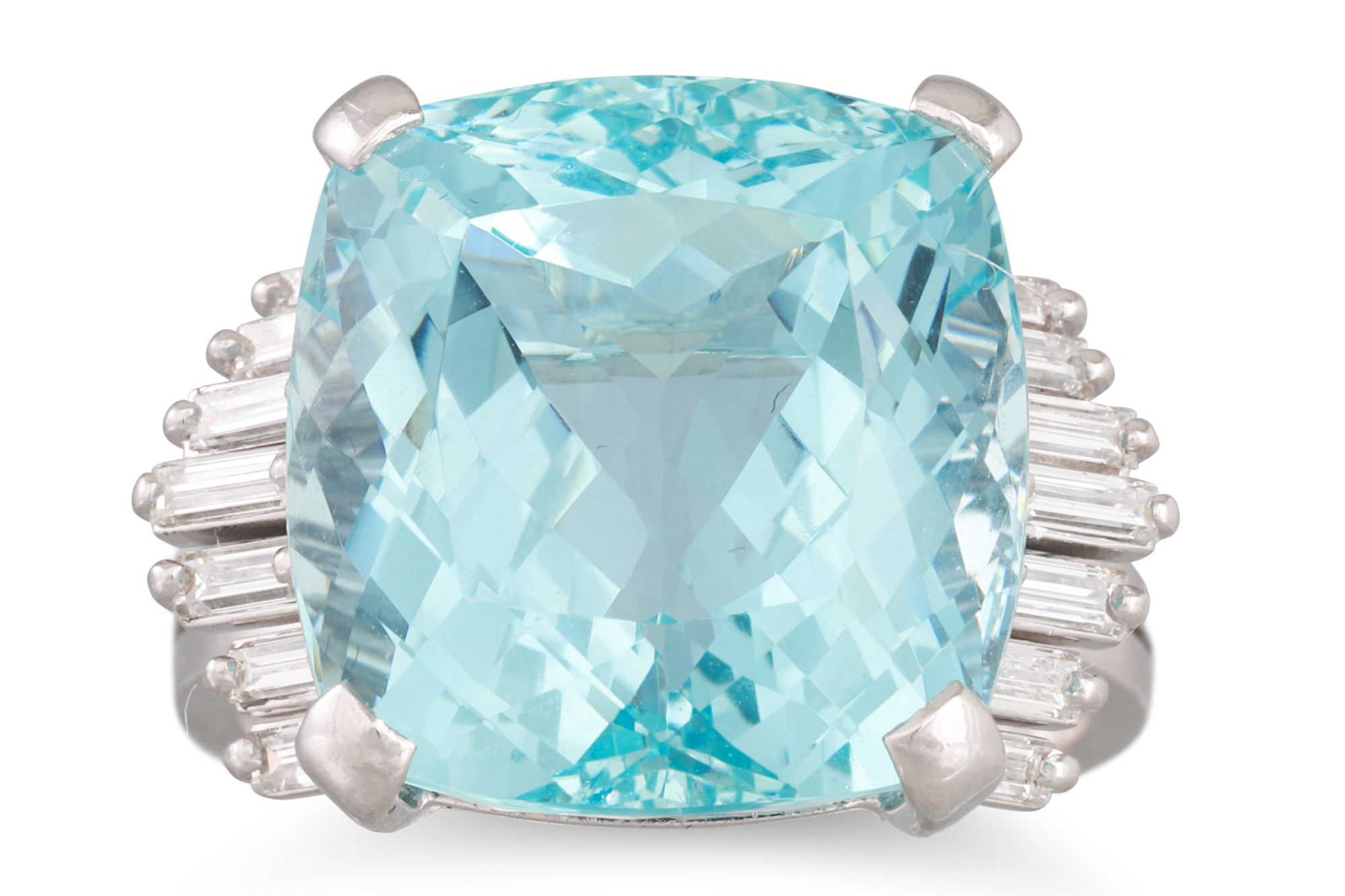 AN AQUAMARINE AND DIAMOND RING, the mixed cut aquamarine to baguette cut diamond shoulders,