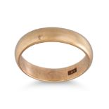 A GENT'S 14CT GOLD BAND RING, 6 g., size V