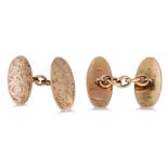 A PAIR OF 9CT GOLD CUFFLINKS, with engraved decoration, 6.5 g.