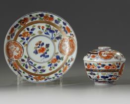 A JAPANESE IMARI TEACUP WITH COVER AND SAUCER, 17TH CENTURY