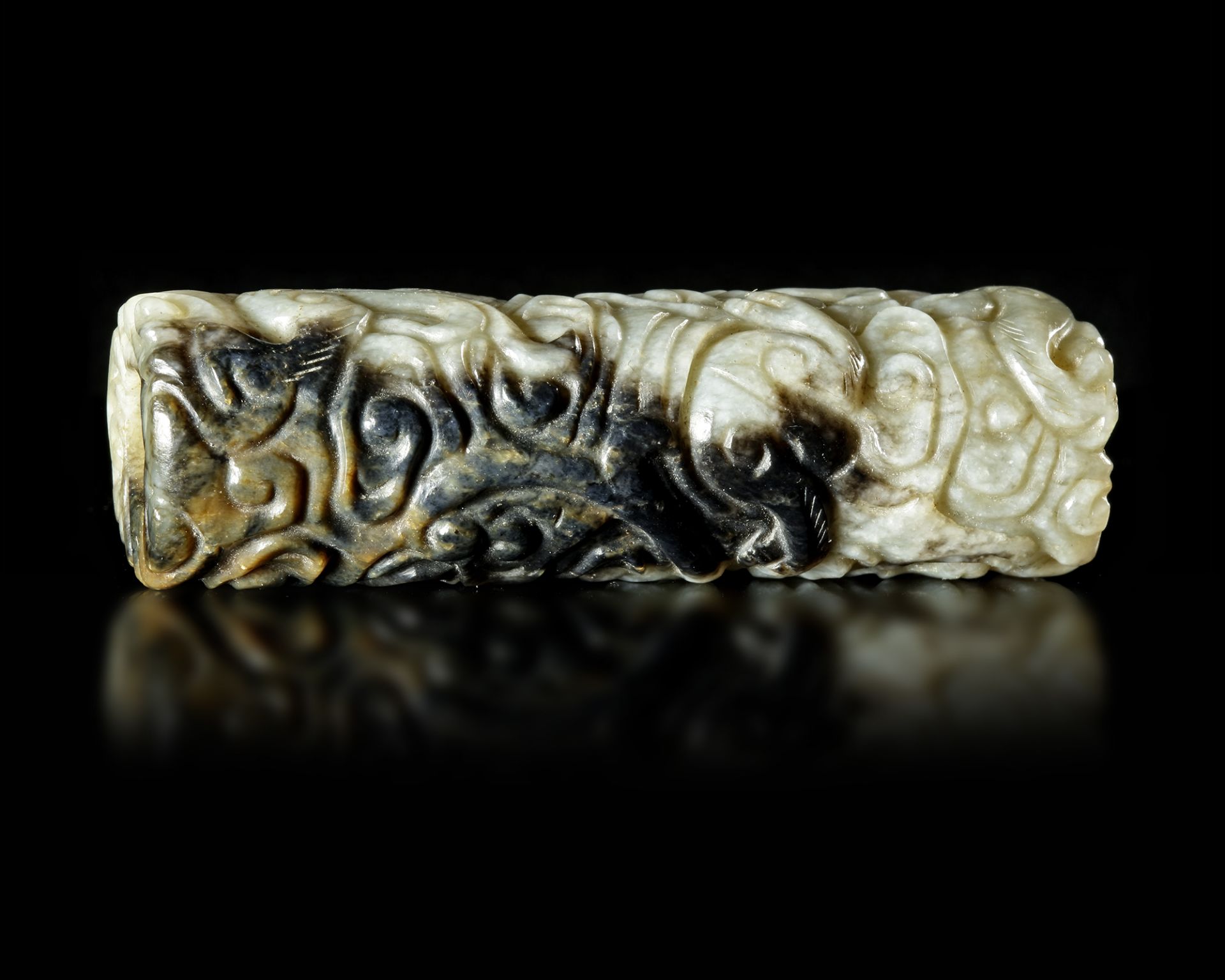 A CHINESE CARVED JADE TUBE PENDANT, MING DYNASTY (1368-1644) - Image 2 of 4